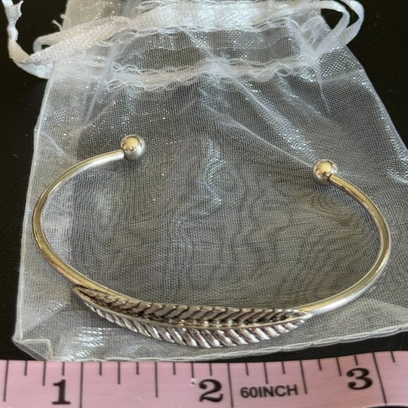 PLUNDER NIP cuff bracelet features a beautifully etched leaf design, silver-tone - Picture 5 of 5